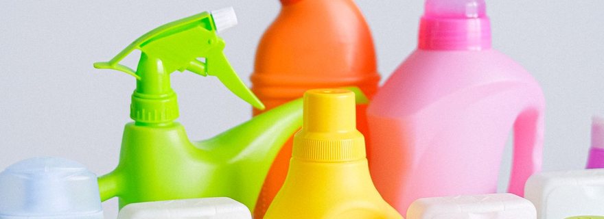Envases de detergentes y productos de limpieza